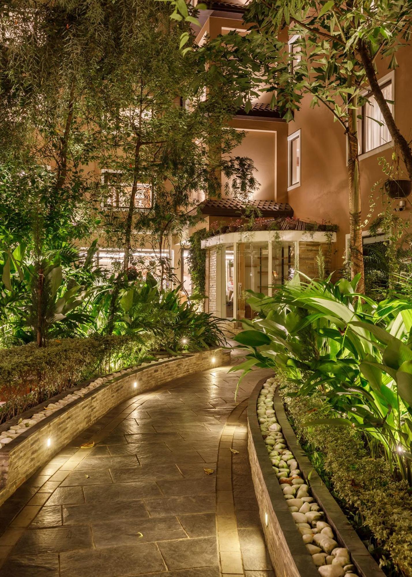 Hotel Thrive, A Tropical Courtyard Kathmandu Exterior photo